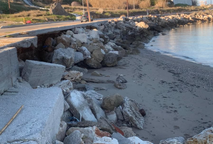 Στο επίκεντρο η Ποσειδωνία: Ο Νίκος Σταυρέλης προχωρά σε έργο €150.000 για τη διάβρωση των ακτών